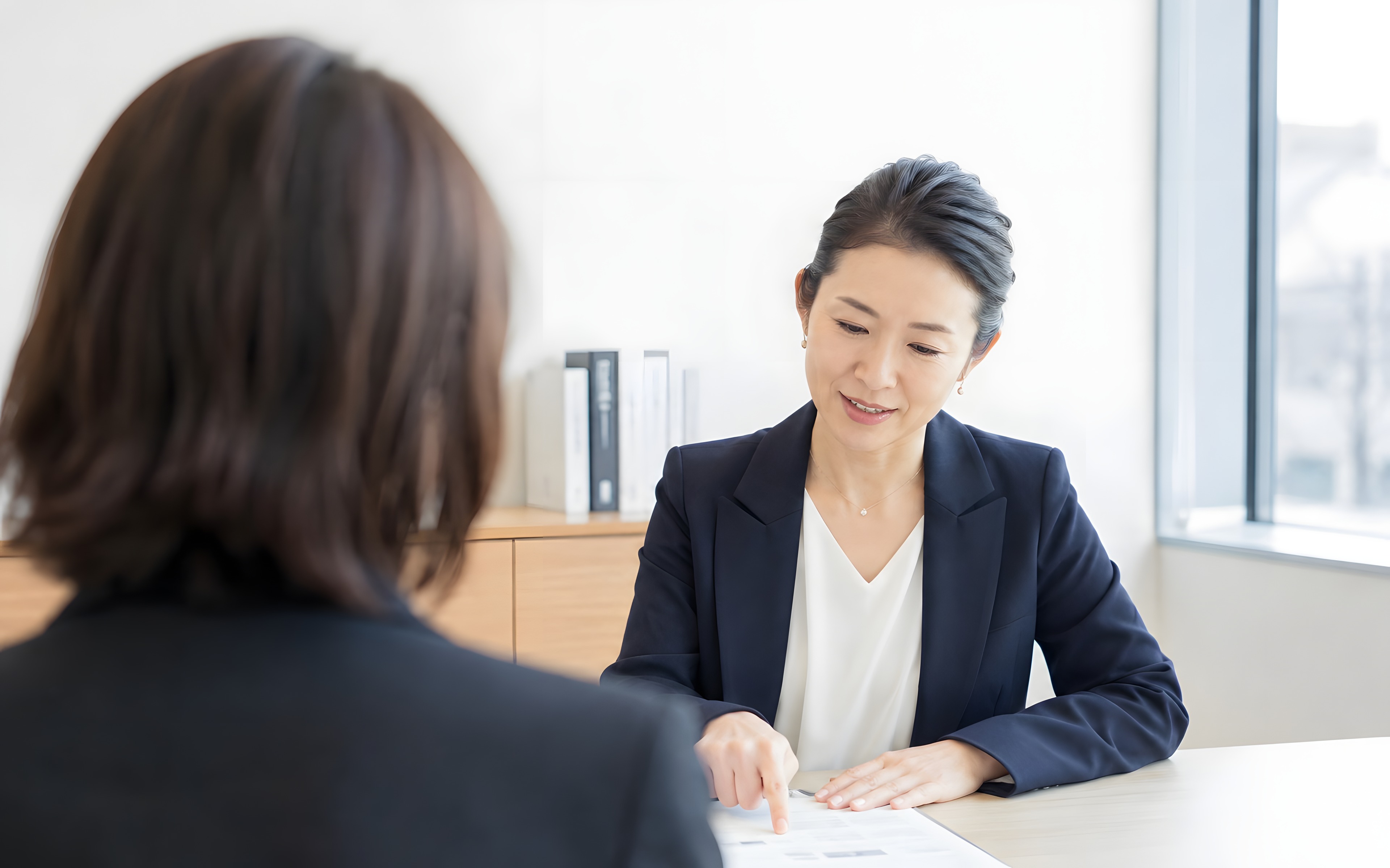 事務所⁠で⁠の相談⁠の様子